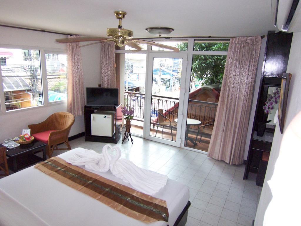 Hotel Villa Swiss Garden Patong Esterno foto